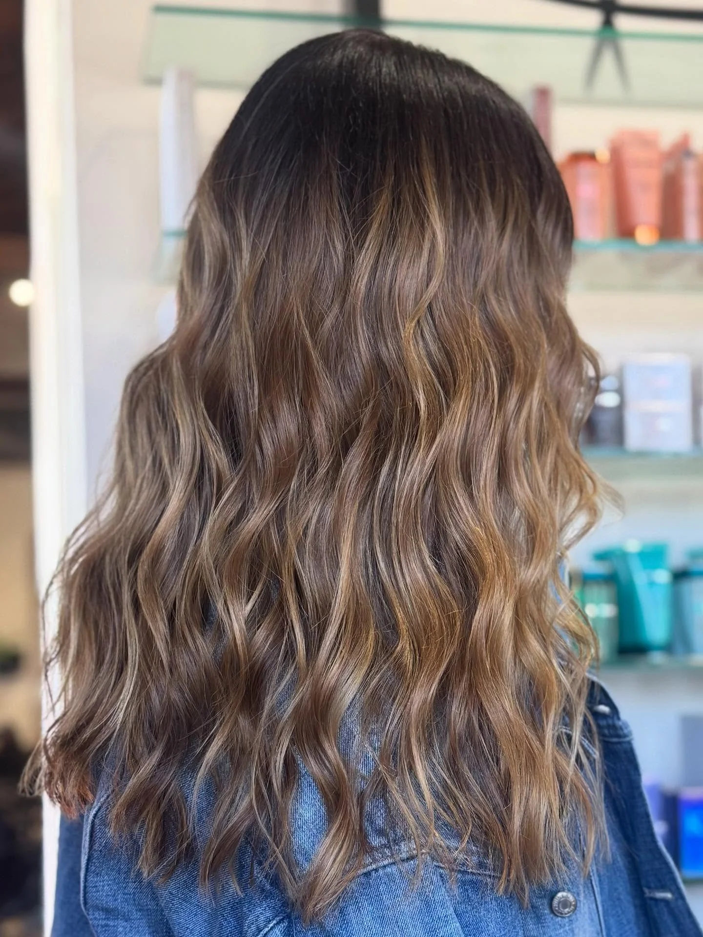 You know how I know it&rsquo;s Fall&hellip;. Teddy Bear Brown ya&rsquo;ll 🧸. #sandiegohairstylist #sandiegohair #colormelt #teddybearbrown #richhaircolor