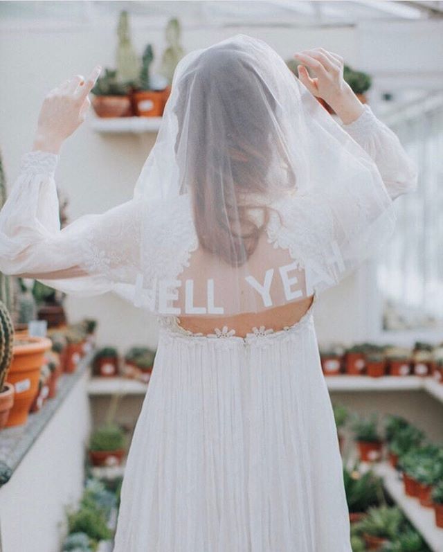 No better way to express those #hellyeah feelings then LITERALLY showing them off 🙌🏼 Tag a #wildbride that needs this in her life 👰💓
⠀⠀⠀⠀⠀⠀⠀⠀⠀
📸 via @devlinphotos