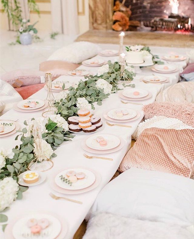 Grown-up #sleepover? YES please! There is no way you can go wrong with mini #donuts 🍩 and a little 🍾-popping. This is the perfect setup for a #bacheloretteweekend with your #girlsquad 💋💫
⠀⠀⠀⠀⠀⠀⠀⠀⠀
⠀⠀⠀⠀⠀⠀⠀⠀⠀
📸 via @annakahern