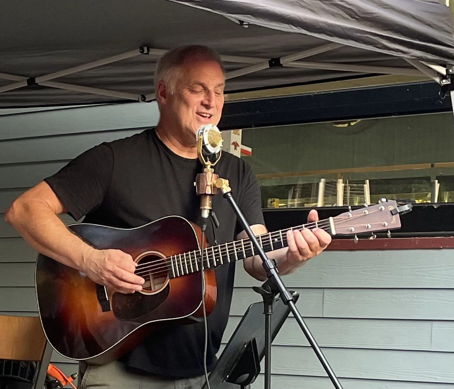 Americana Happy Hour