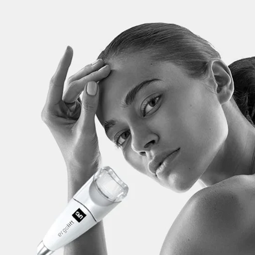 Firm the skin The skin loses firmness and tonicity, the nasolabial folds (laugh lines) become deeper, and the eyelids become droopy. The skin gradually distends, leading to a general sagging of the face.