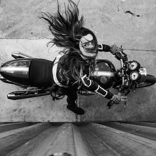 c3ff4889a86cfe19c6bf014a17633f8b--motorcycle-bike-motorcycle-girls.jpg