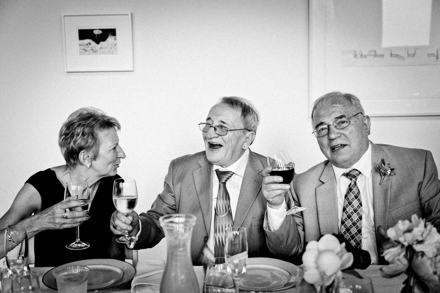095-J4_FOTOVOLIDA-wedding-photography-guest-candids-tny.jpg