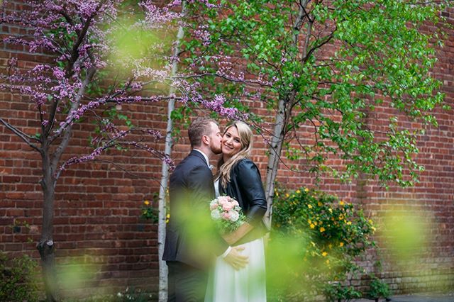 Brick &amp; color⠀
.⠀
.⠀
.⠀
.⠀
.⠀
#brooklynweddingphotos #fotovolida #fotovolidaweddingphotography #marriedinnyc #marriedinny #elopeinny #nycwedding #elopementphotographer #elopement #weddinginspo #wedspiration #weddingideas #weddinginspiration #inst