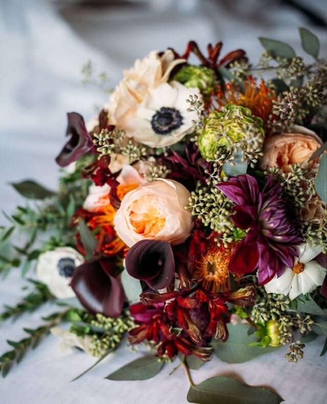 This bouquet is a stunner 😍⁠
⁠
@acentralparkwedding @artsyfloranyc⁠
⁠
#shesaidyes #weddingring  #bridestyle #weddingflowers #weddingbouquet  #weddingdetails #modernbride #fashionbride #centralparkwedding #centralparkweddingphotographer #weddingbouqu