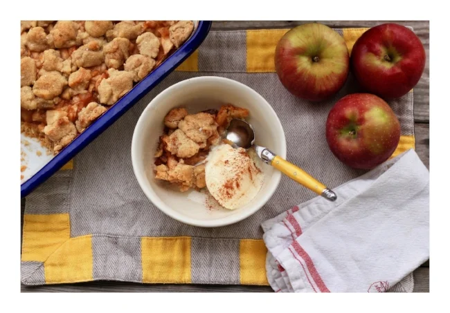 Vanilla bean ice cream + apple pie bar = YUMMMMMM with a side of yoga pants!