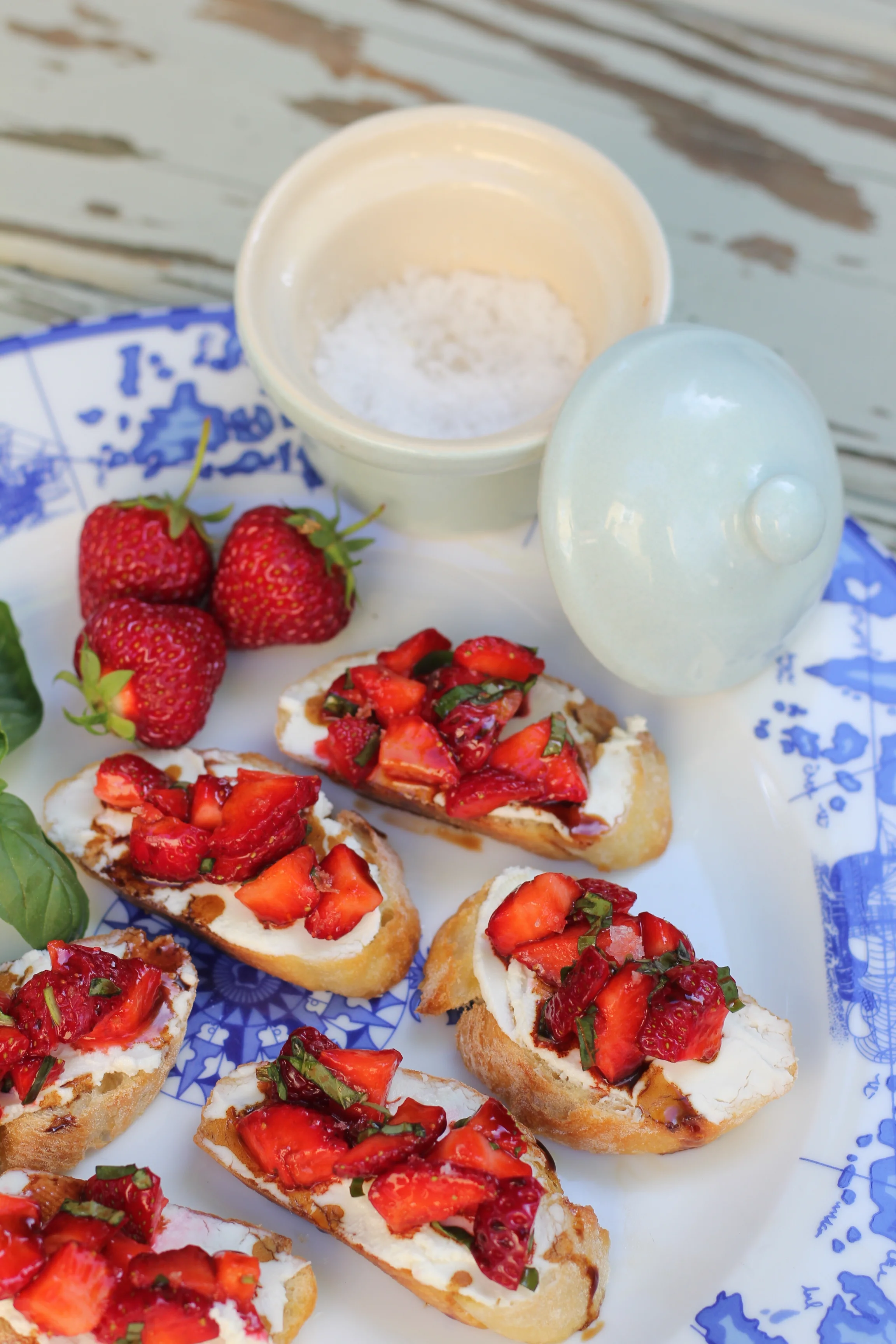 Strawberry Bruschetta to welcome Summertime