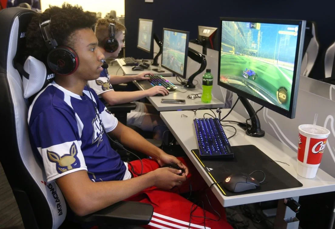 Ohio.com - Varsity video game team plugs into UA campus