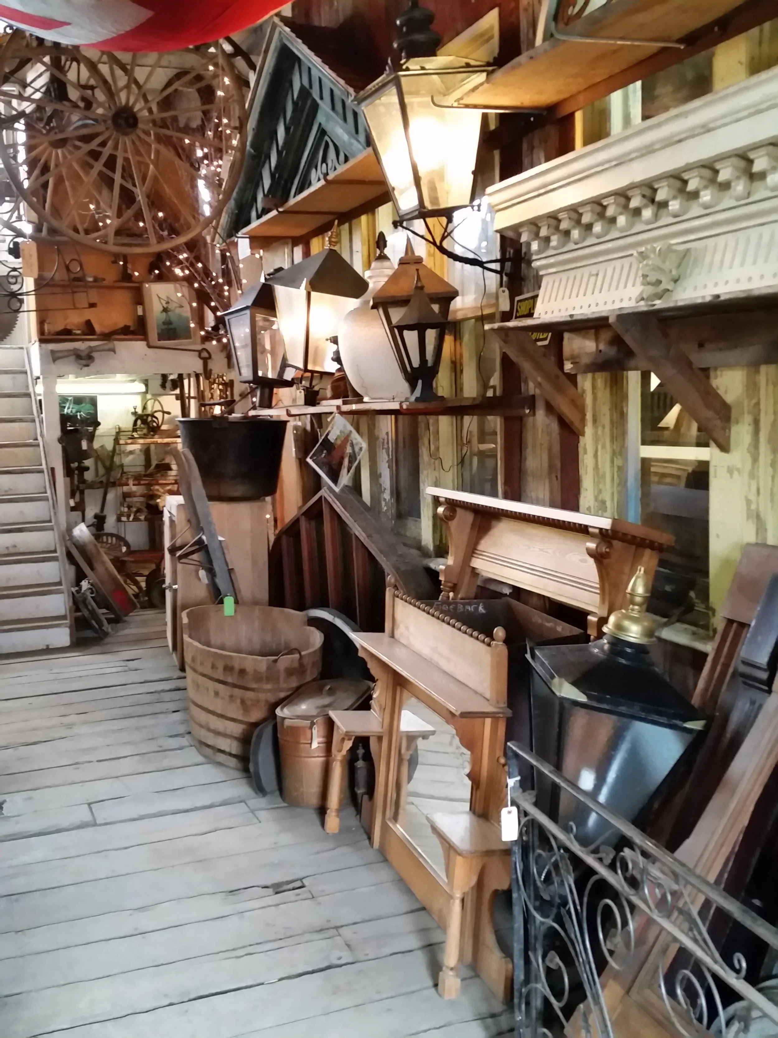Wagon wheels, a wooden bathtub and other glorious finds.