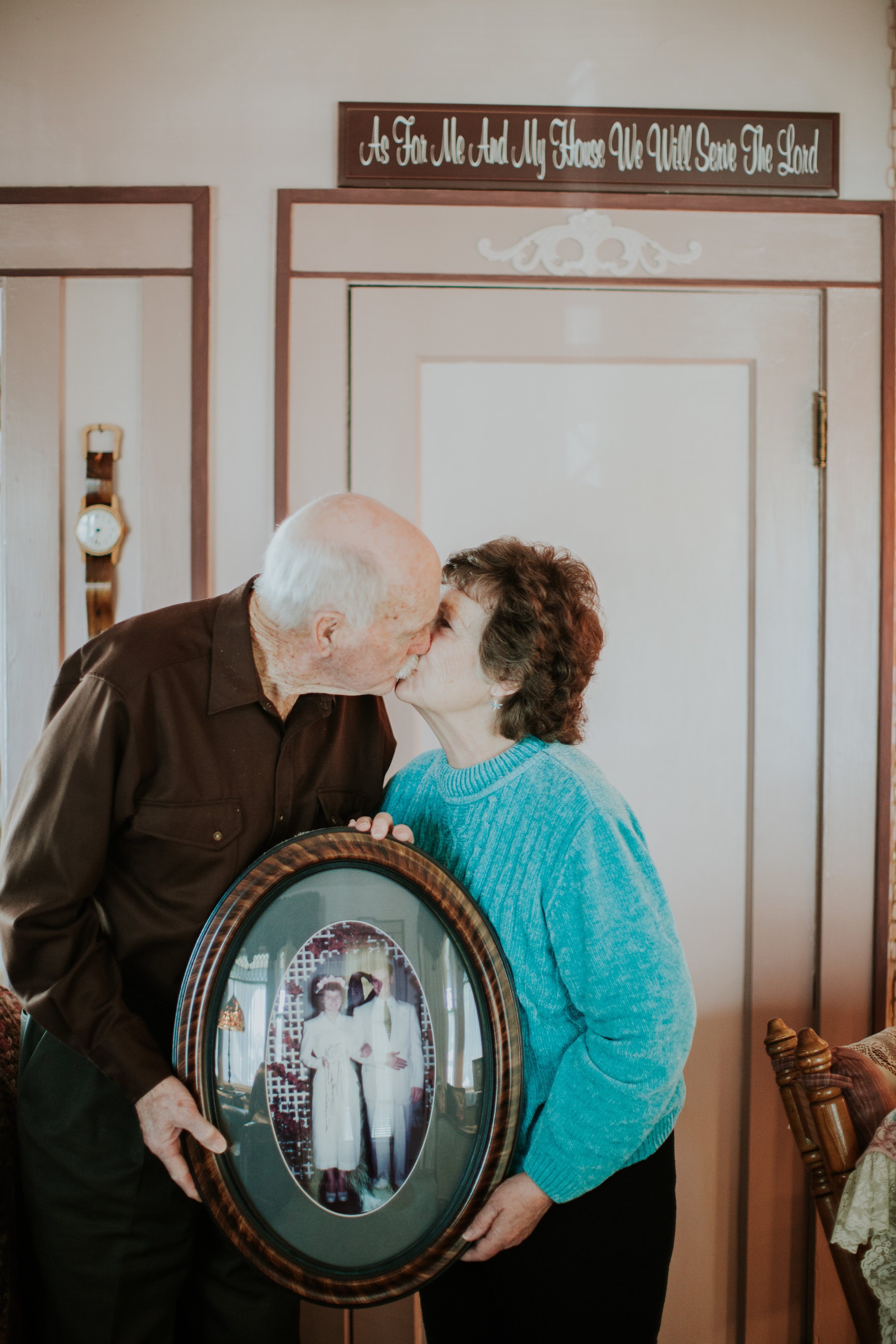 Olympic-Peninsula-PNW-portrait-lifestyle-photographer-in-home-session-Port-Angeles-Clallam-County-Wedding-Photography-kayla-dawn-photo-seniors-romantic-46.jpg