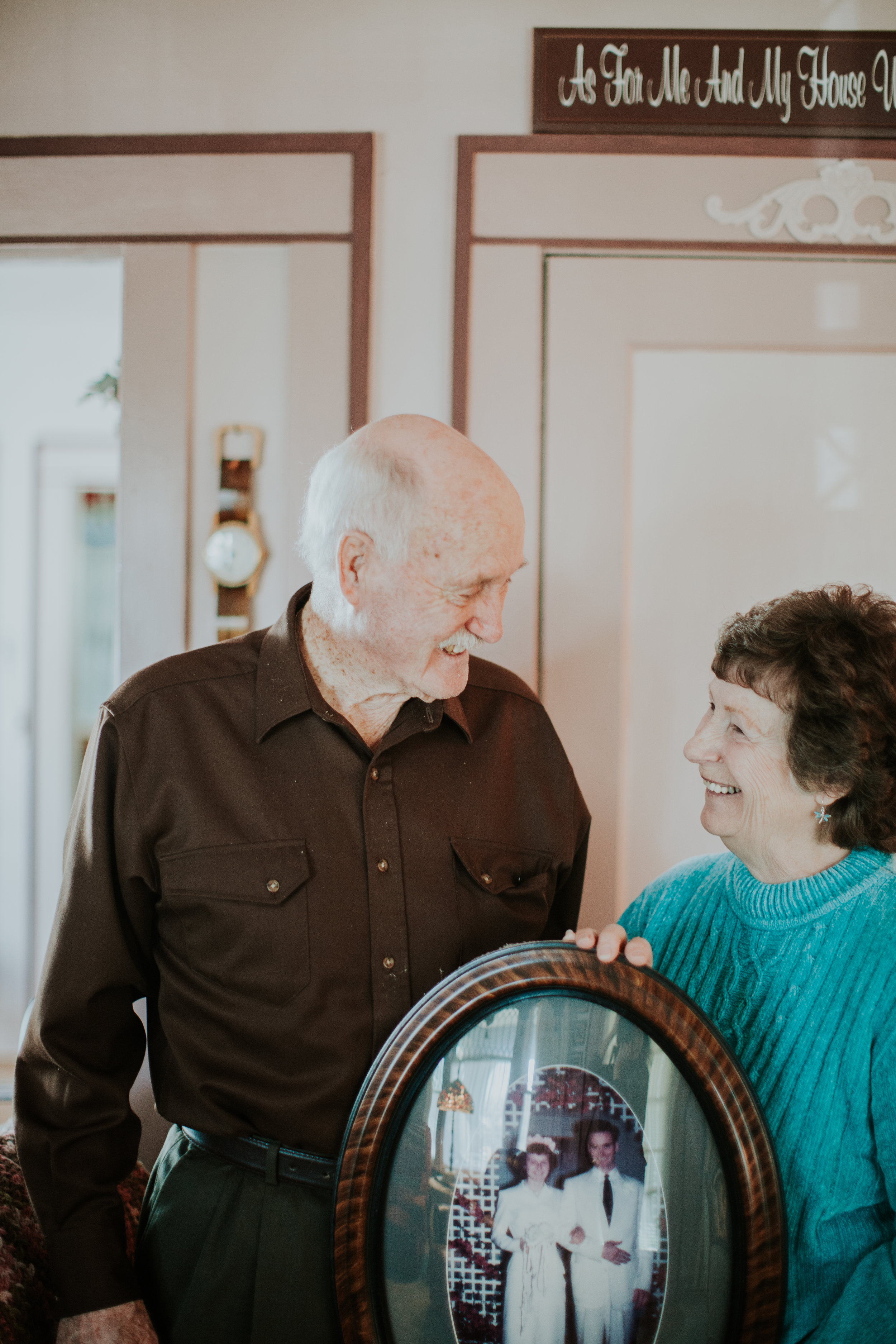 Olympic-Peninsula-PNW-portrait-lifestyle-photographer-in-home-session-Port-Angeles-Clallam-County-Wedding-Photography-kayla-dawn-photo-seniors-romantic-41.jpg