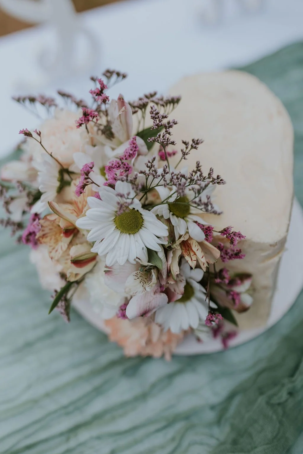 Port-Angeles-backyard-intimate-wedding-olympic-peninsula-portrait-wedding-photogrspher-pnw-sequim-olympic-national-park-elopement-12.jpg