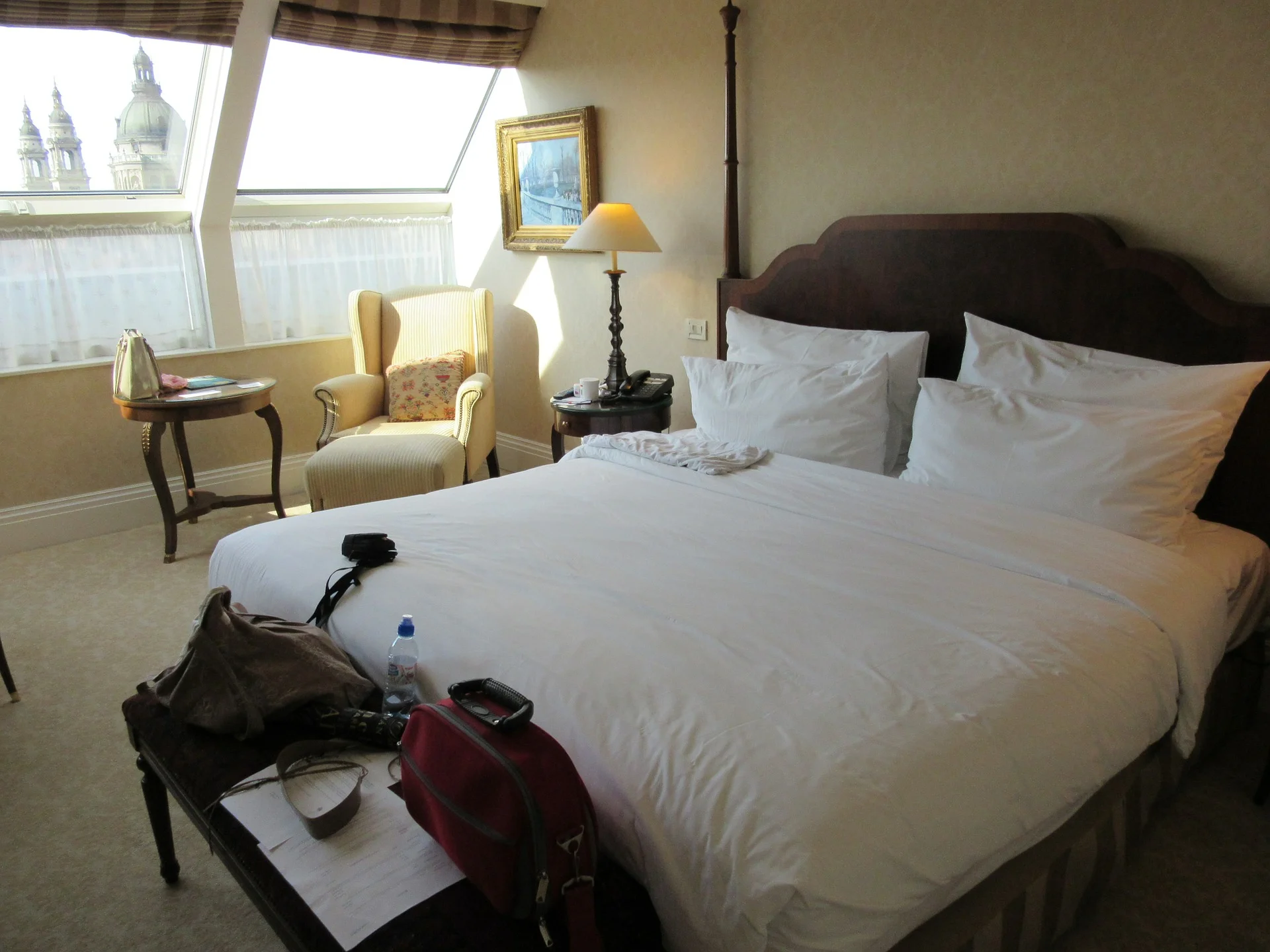bedroom-460762_1920.jpg