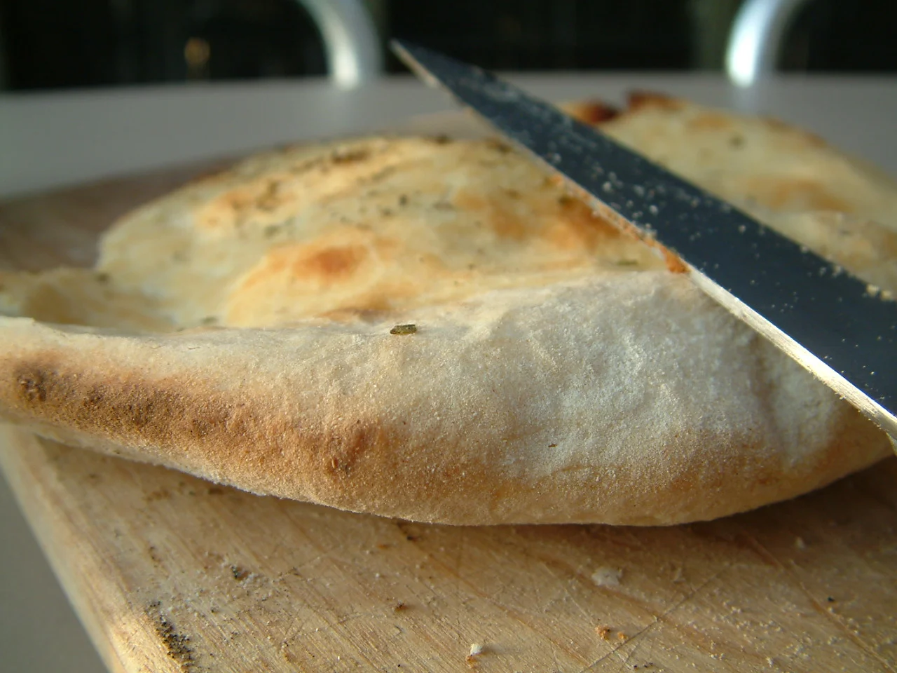 pita-bread-and-knife-4-1498581.jpg