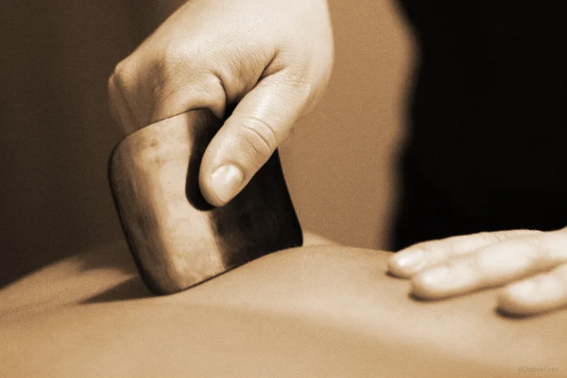 Gua_sha-therapy_body_reshaping.jpg