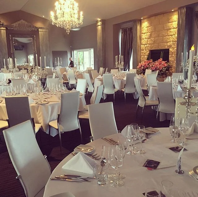 White on white with sheer elegance for tonight's gig! And that chandelier!!! 🙌🏻
.
.
.
#weddingband #functionroom #vinyard #huntervalley #wedding #weddinginspo #elegence #chandelier #tablesetting #eventinspo #candelabra #whitedecor