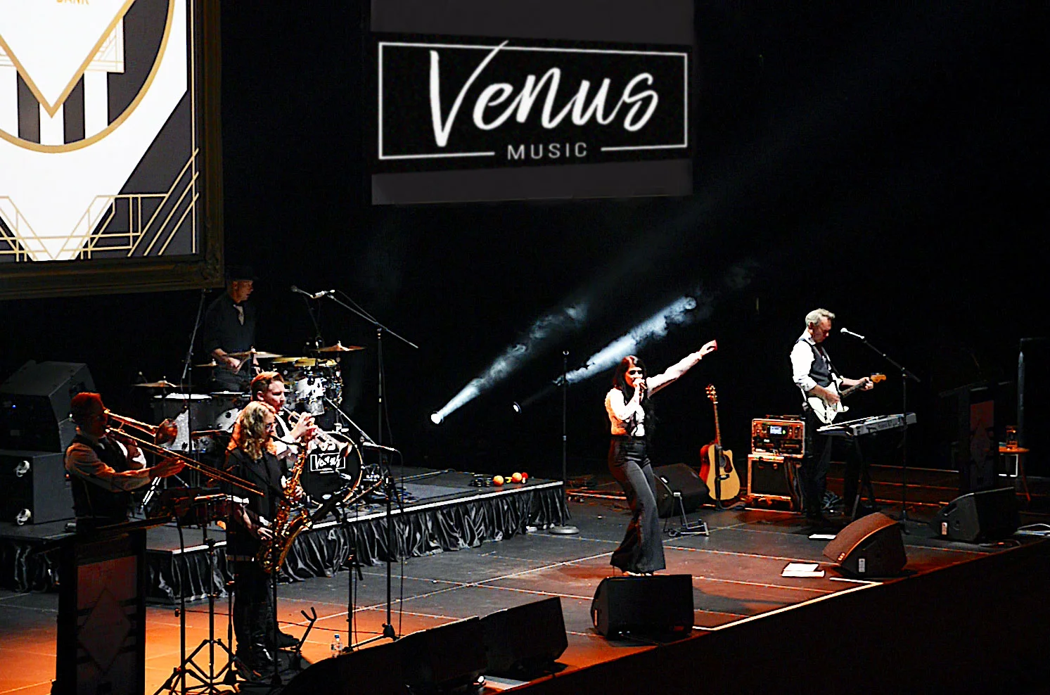 Venus-Band-stage-1.jpg