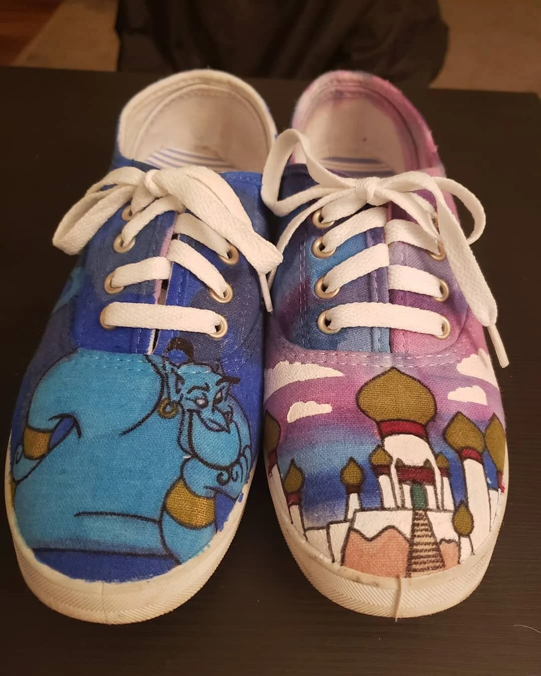 Finished!!!! #disney #aladdin #agrabah #genie #disneybound #magiccarpet #copicmarkers #shoes #art #ennariadesigns
