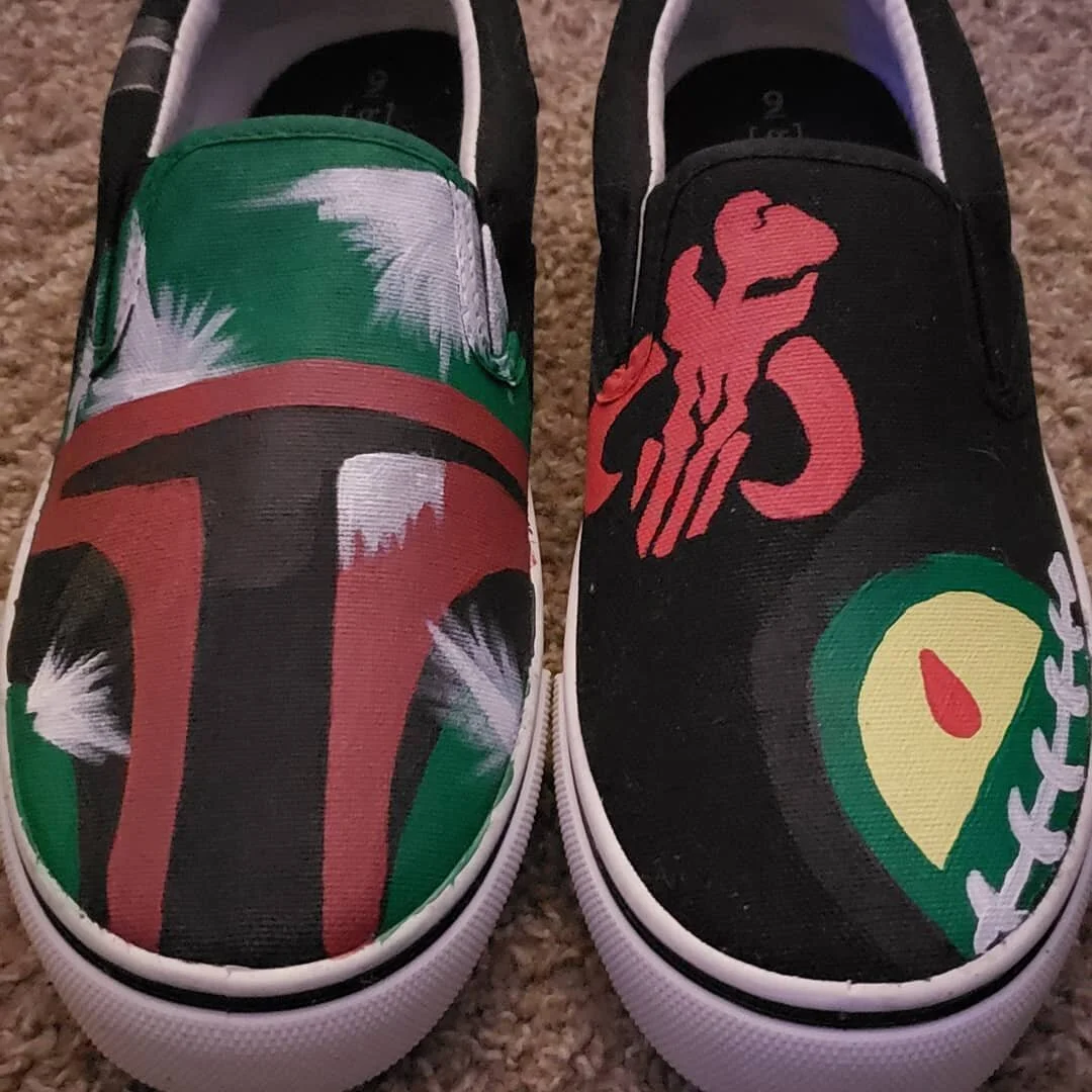 Finally able to send my brother the shoes I did for him for Christmas lol. #starwars #bobafett #shoes #art #ennariadesigns