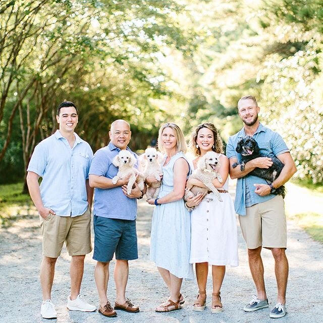 Photographed my besties fam✨ It&rsquo;s soooo important to update those big family photos! And yes, pets are family and welcomed! @jenohcide #maconphotographyva #familysession #chesapeakeva