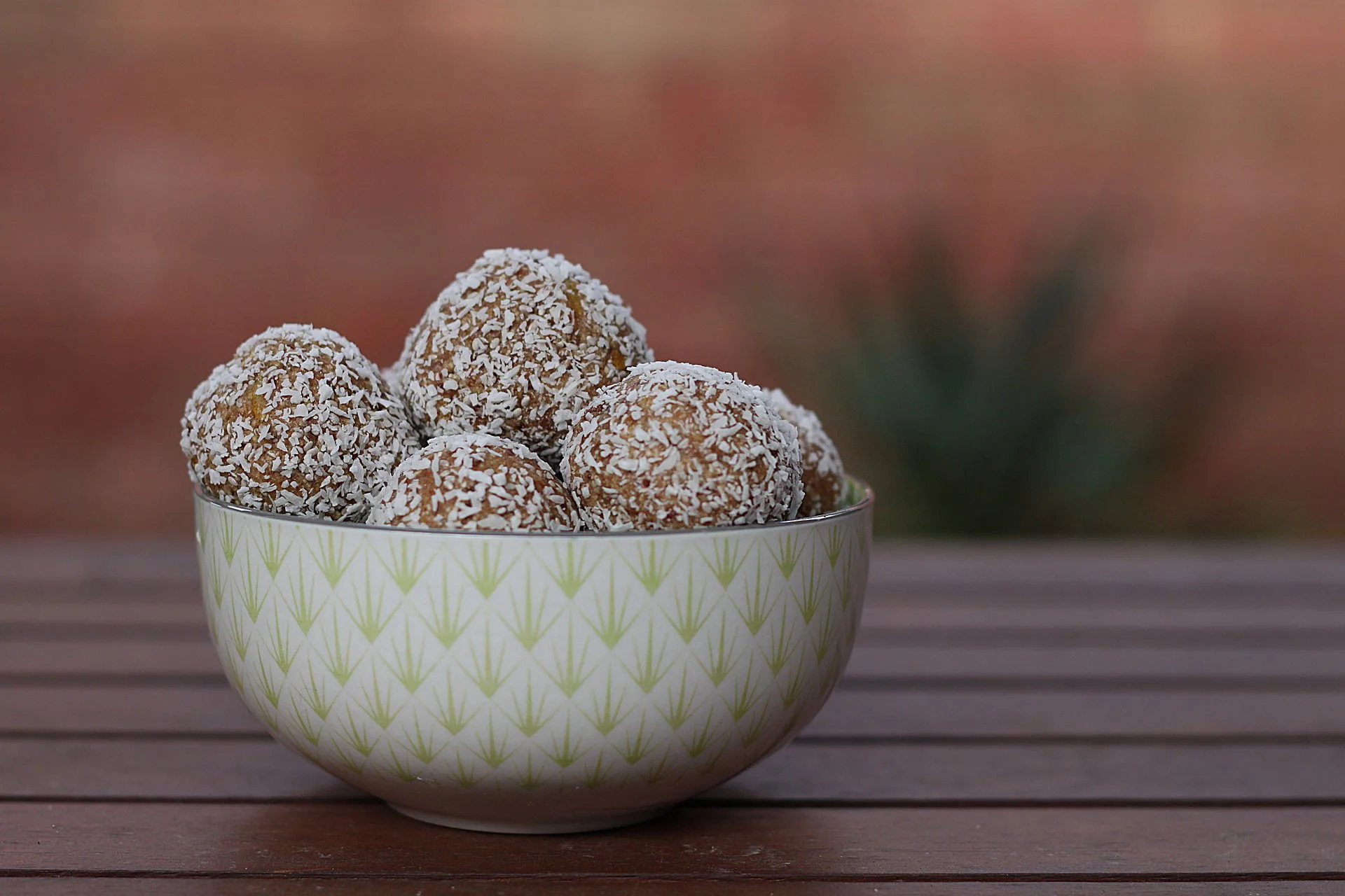 Raw nut and date cacao protein balls