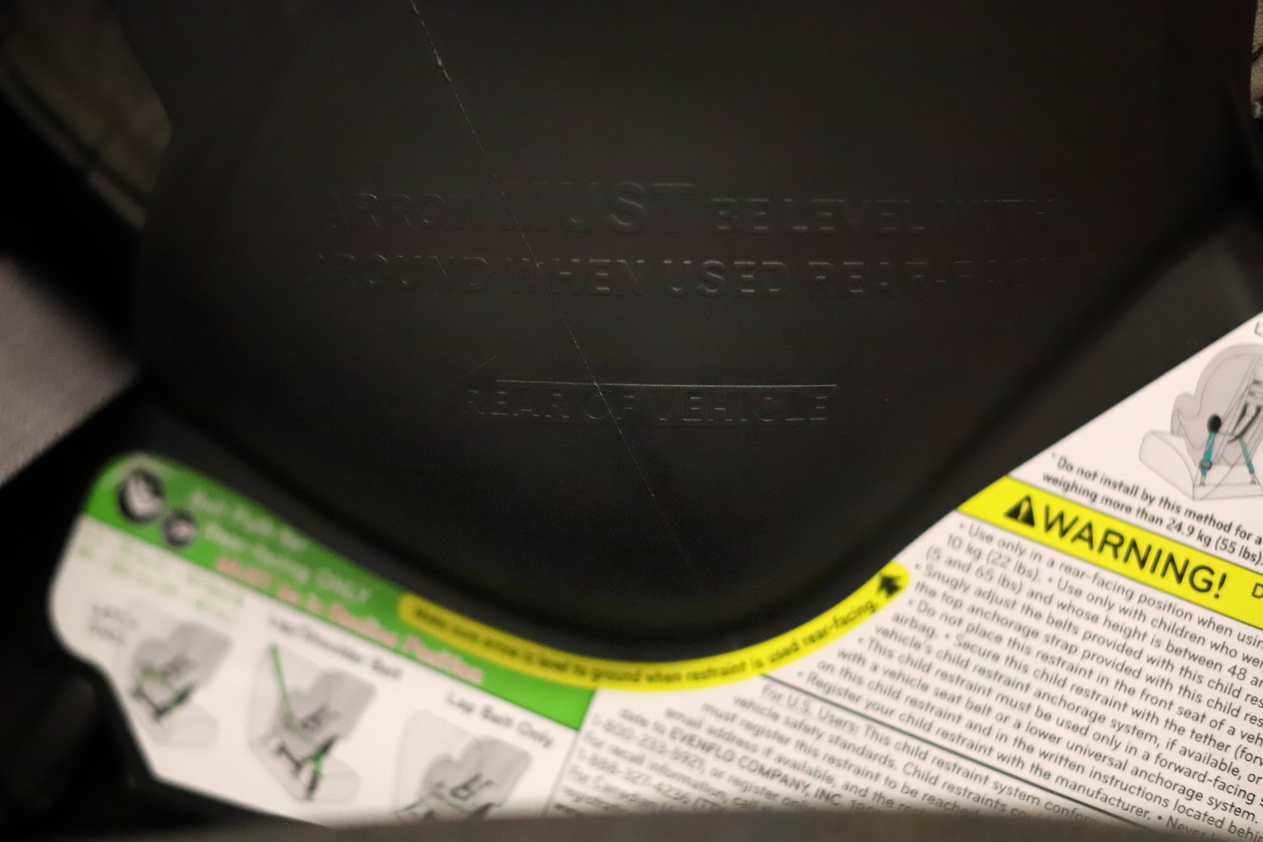 The arrow must be level with ground when used rear-facing.