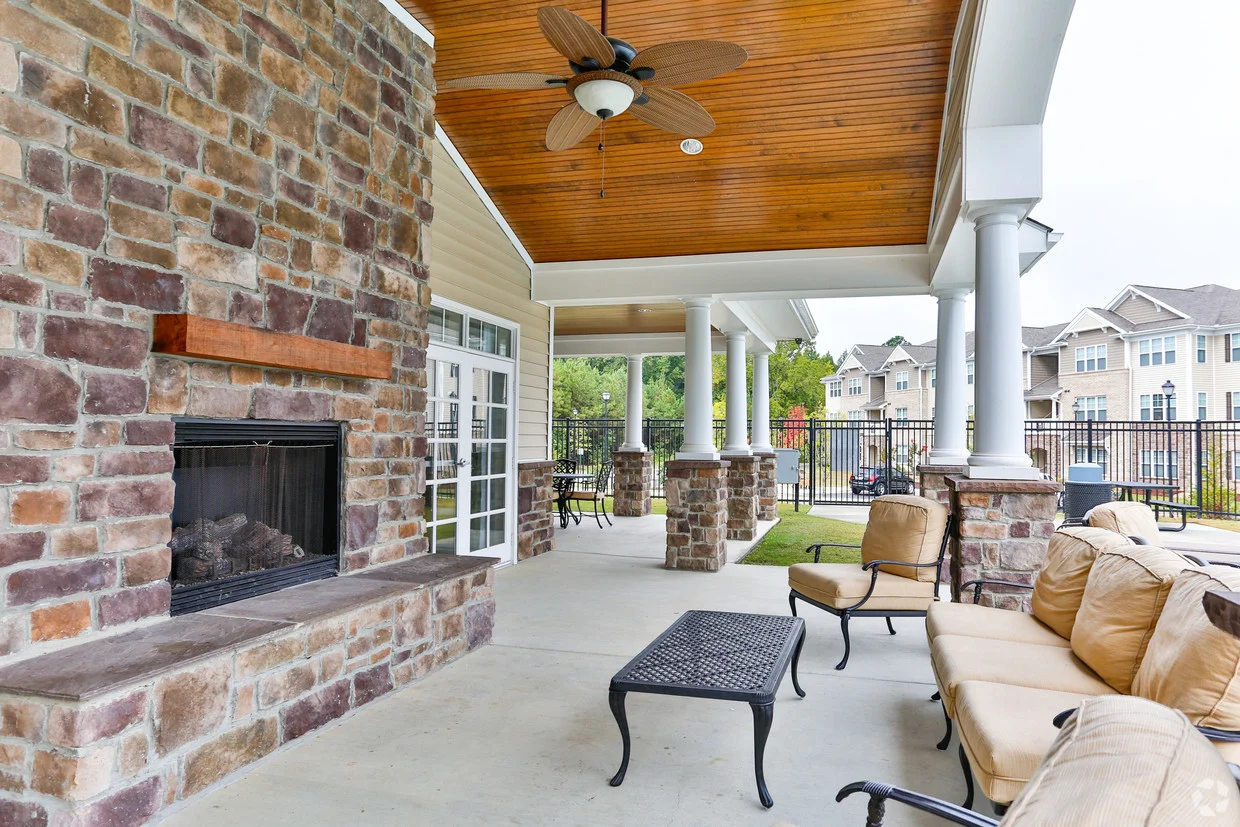 Patio 2.jpg