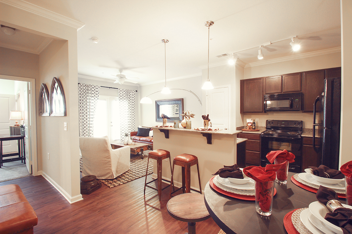 1Bdrm Dining.jpg