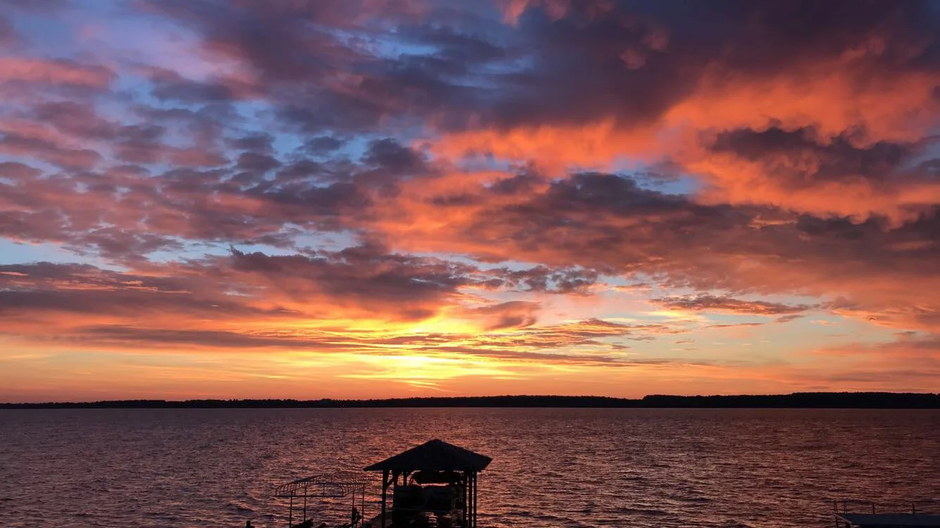 Should Your Next Vacay Be to the Lake or the Beach?