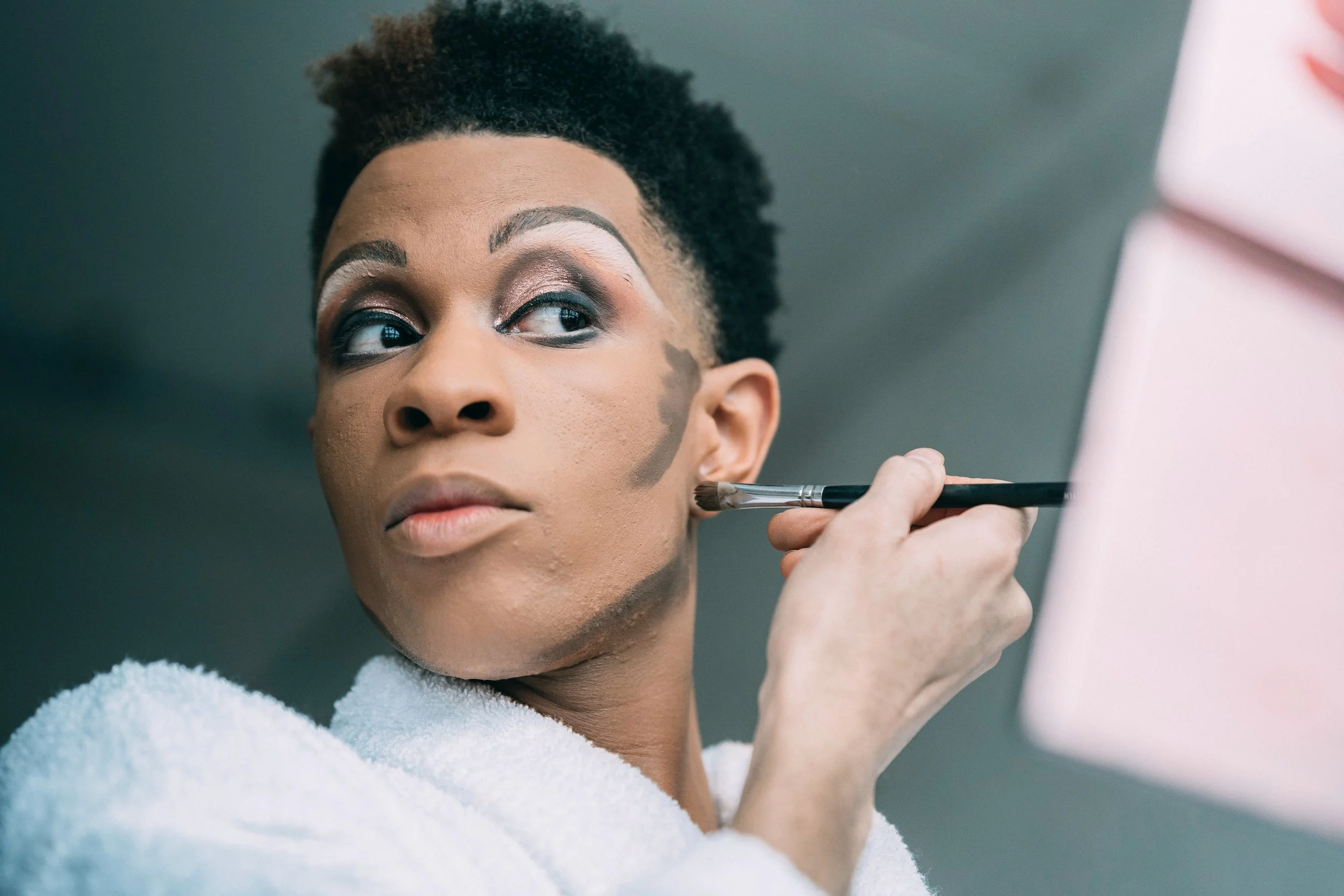 How You Should Contour Based on Your Face Shape 