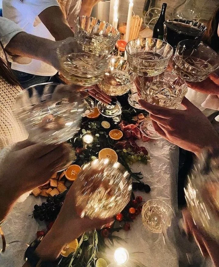 Friendsgiving: Your Guide to Hosting a Festive and Nutritious Dinner Party 
