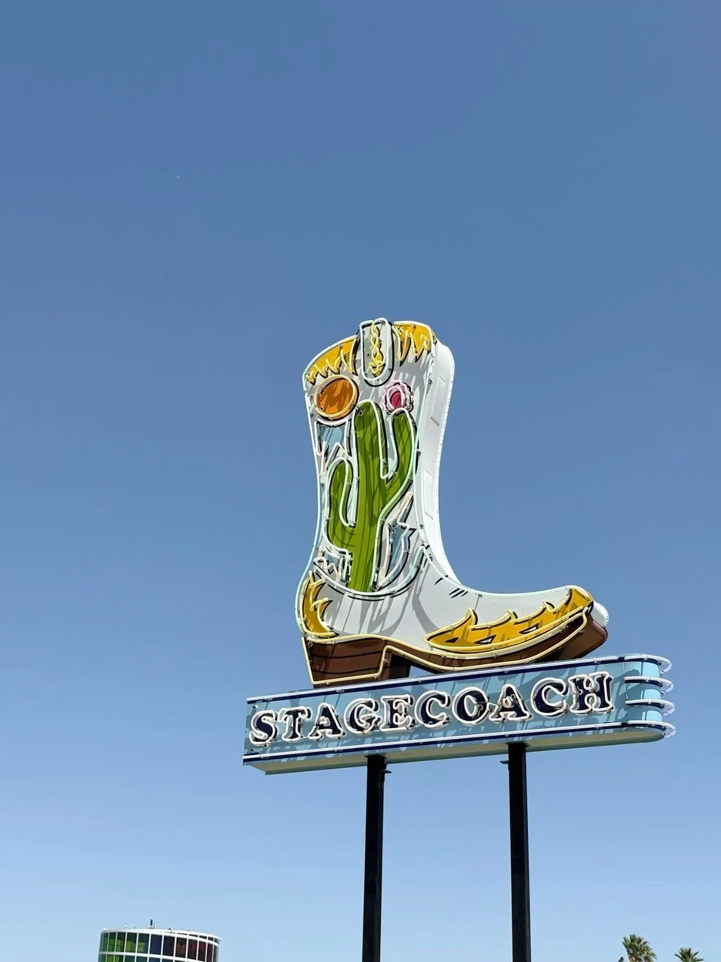 Saddle Up! 

Check out our recent article for everything you need to know about Stagecoach 🐎 

Article: @jaquelyn.mcnamara 
Photo: Pinterest
