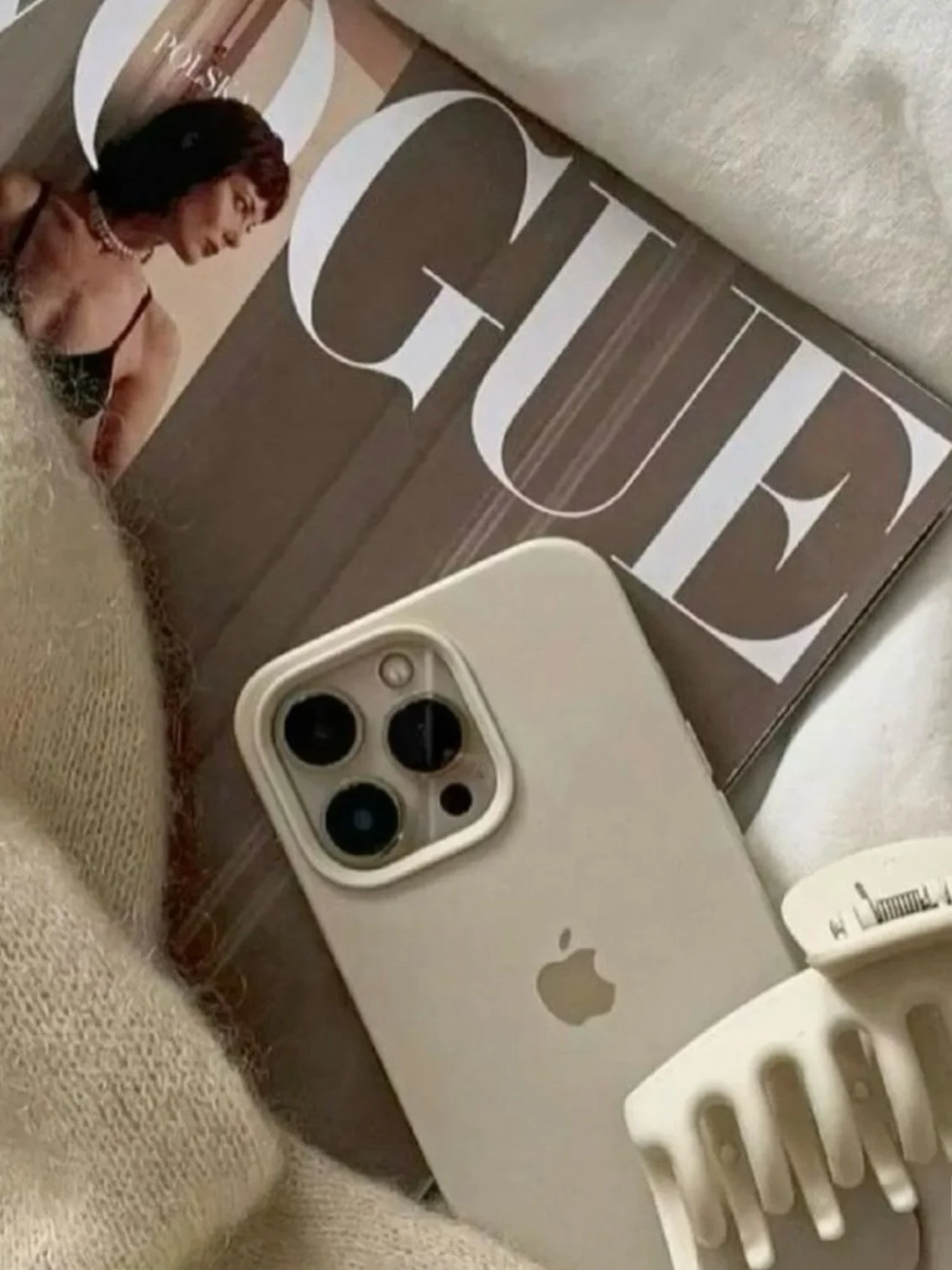 Here at The Edge, our phones are always playing a huge part in our days. 
If you can relate, check out our new article by @oliviaggrady to change your daily routine📲
Photo: Pinterest