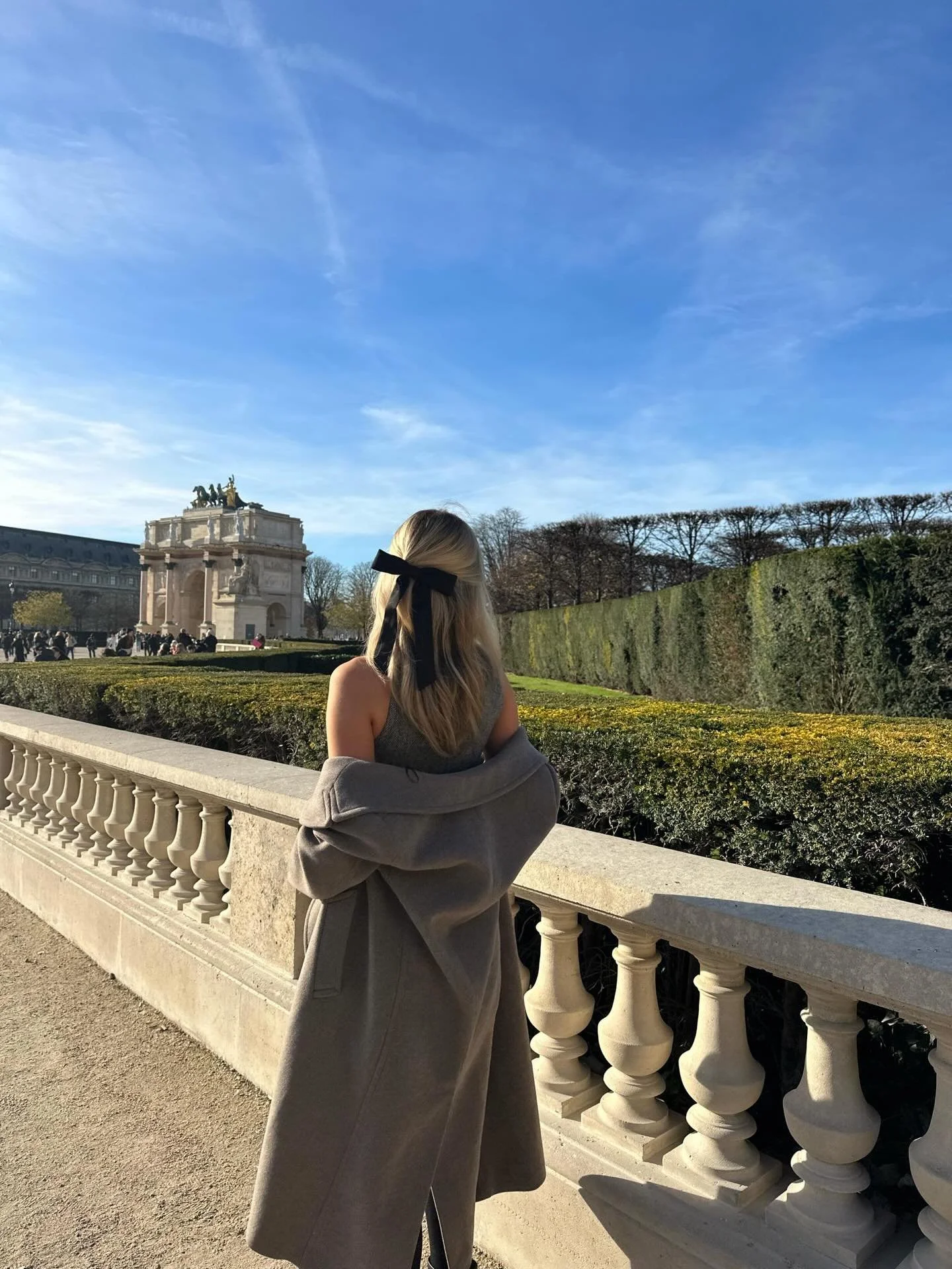 Your favorite show might say more about your style than you think, from Euphoria glam to Gilmore Girls cozy. 

Find your vibe and read the full article on TV show styling.

Article: @chloeeprincee 
Photo: @chloeschusterr