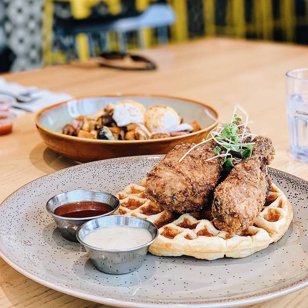 𝙒𝙤𝙧𝙠 𝙝𝙖𝙧𝙙, 𝙗𝙧𝙪𝙣𝙘𝙝 𝙝𝙖𝙧𝙙𝙚𝙧! 👊

We hope your long weekend includes a little bit of sunshine, bottomless coffee and any of our delicious breakfast classics!

Photo taken by @chubbychicken.yyc