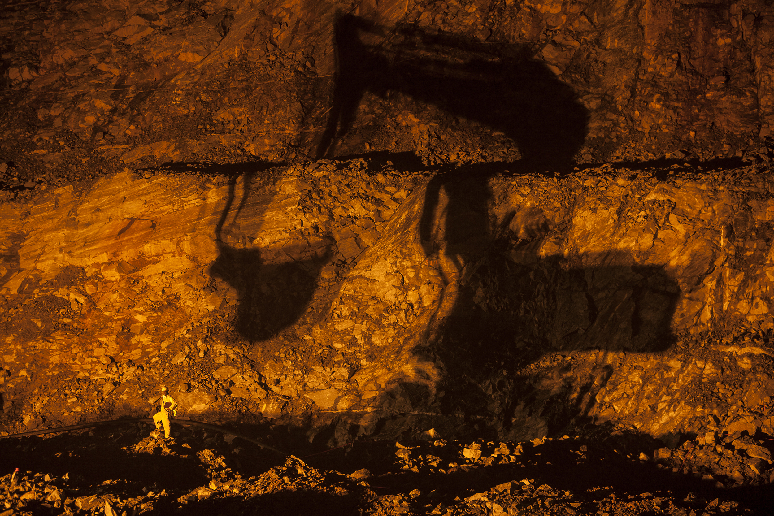  Digger Shadow, Damang Gold Mine, Ghana, 2006.&nbsp; Edition of 3. 