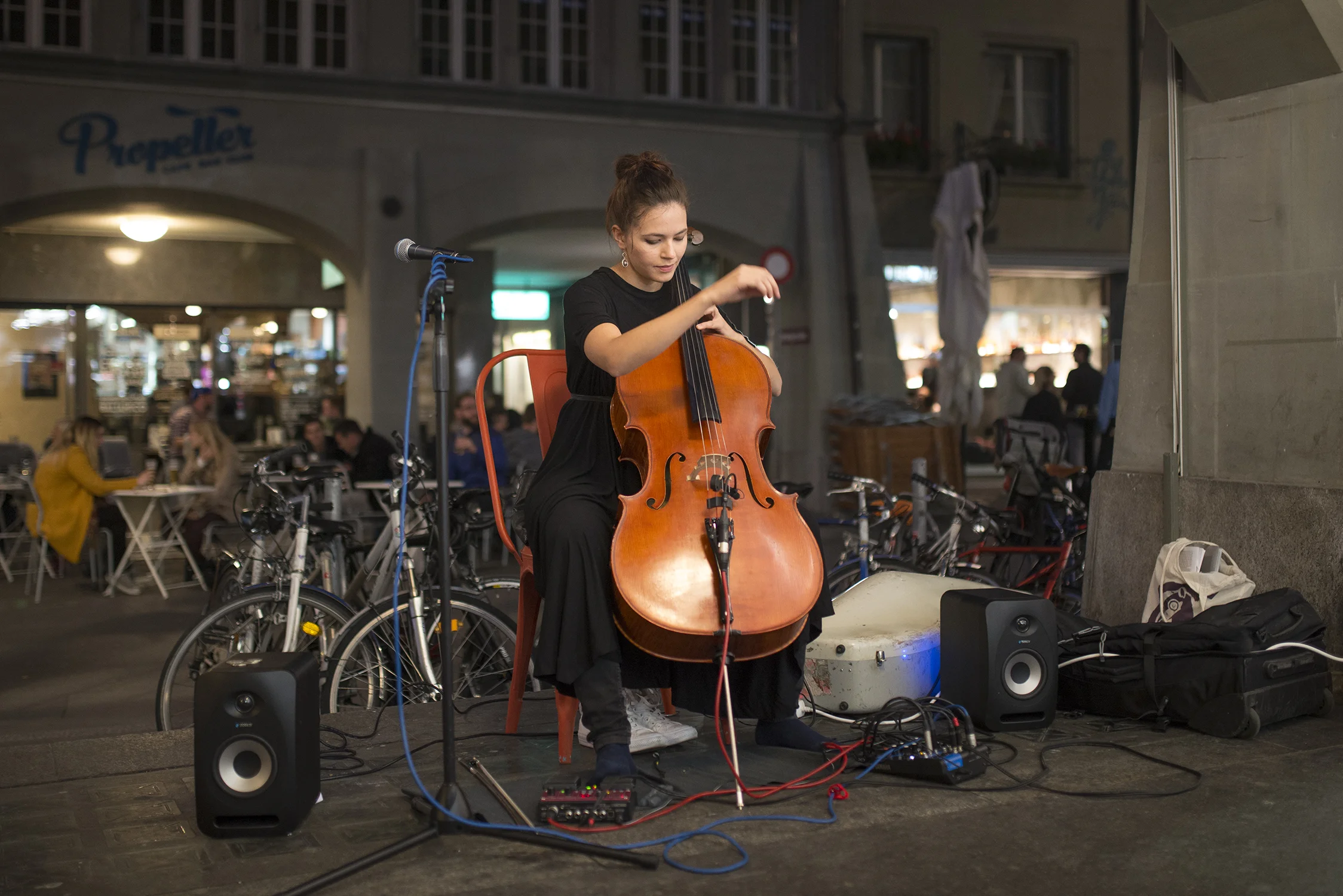 Soundperformance von Lana Kostic , Oktober 2017 www.lanakostic.com