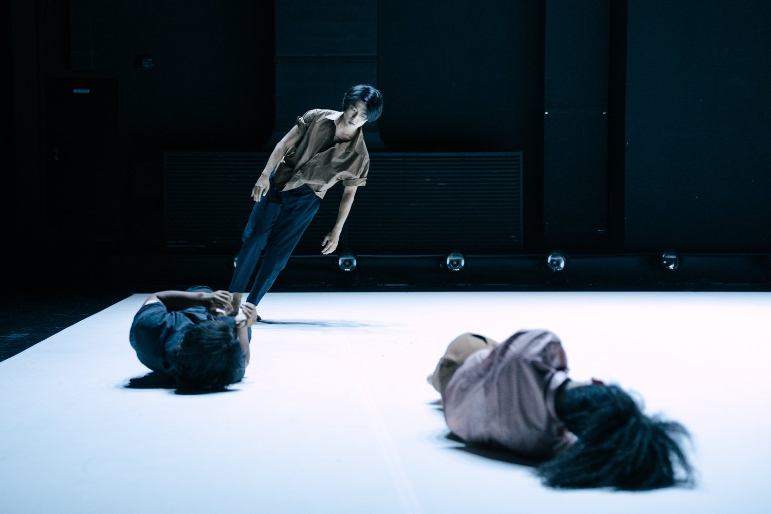 Everything Falls Dramatic /  사라지는 모든것은 극적이다