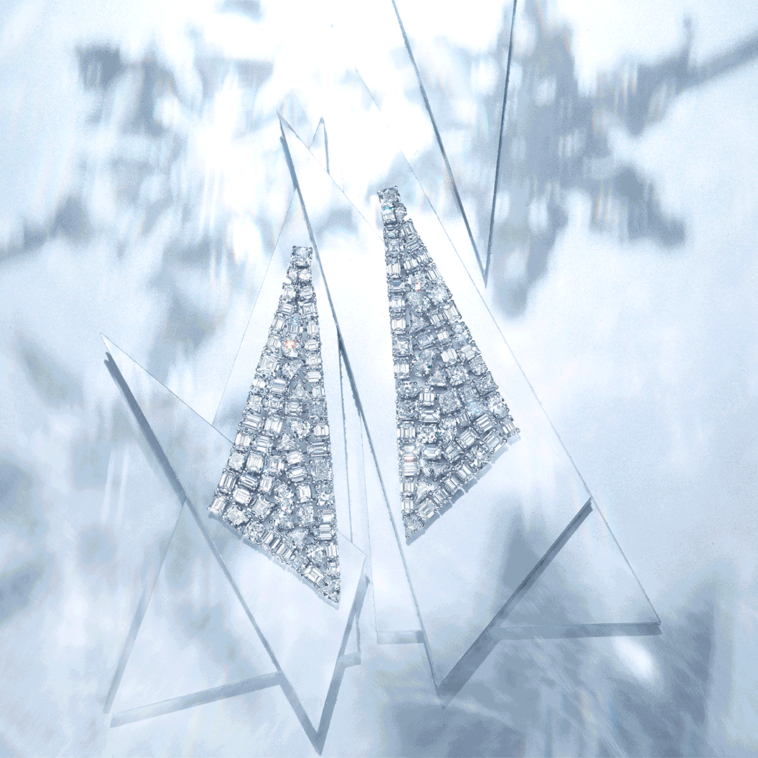 Graff_Snow-diamond-animation-SLOWER-.gif