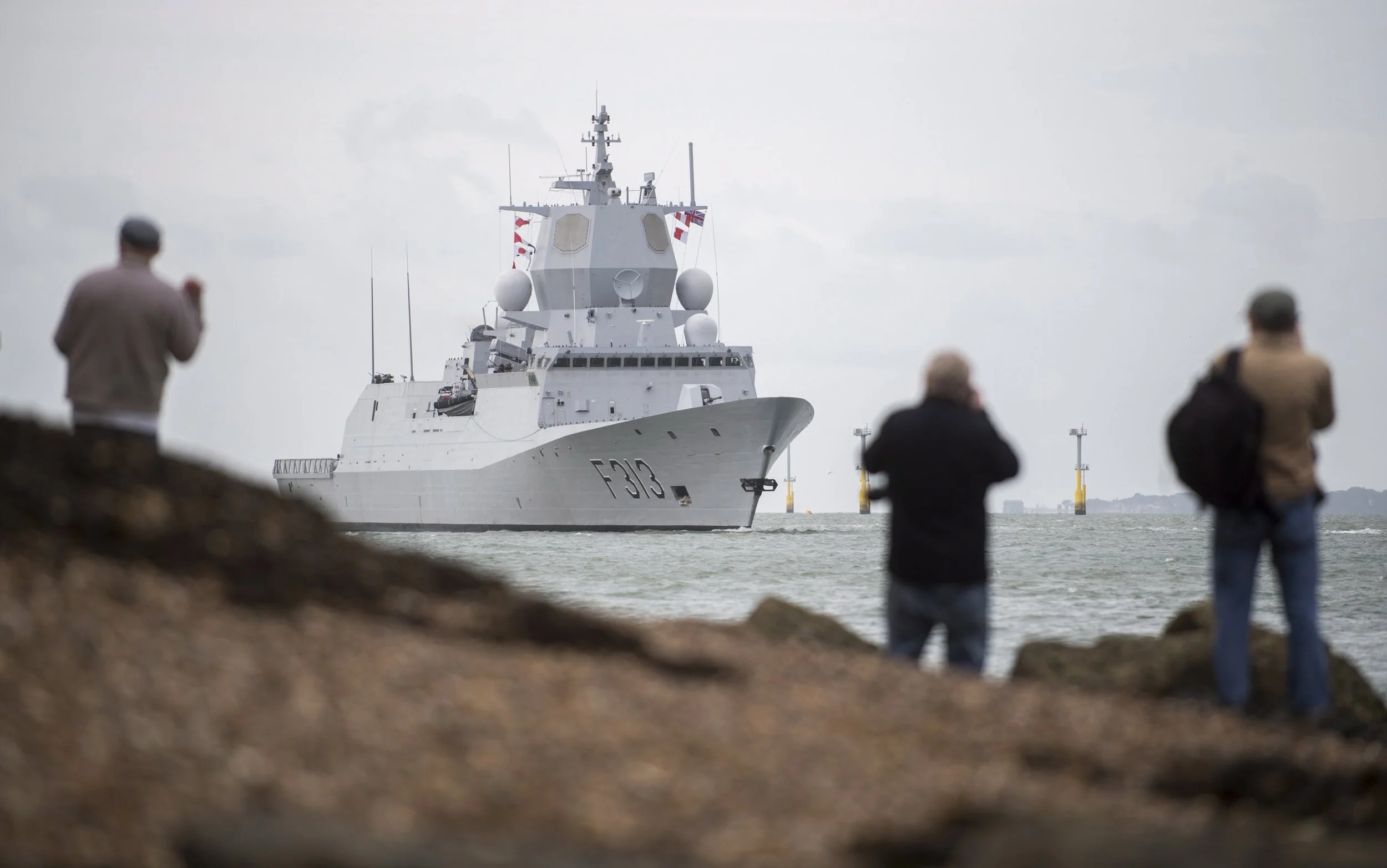 Aircraft carrier USS George HW Bush pays Portsmouth a visit 2.jpg