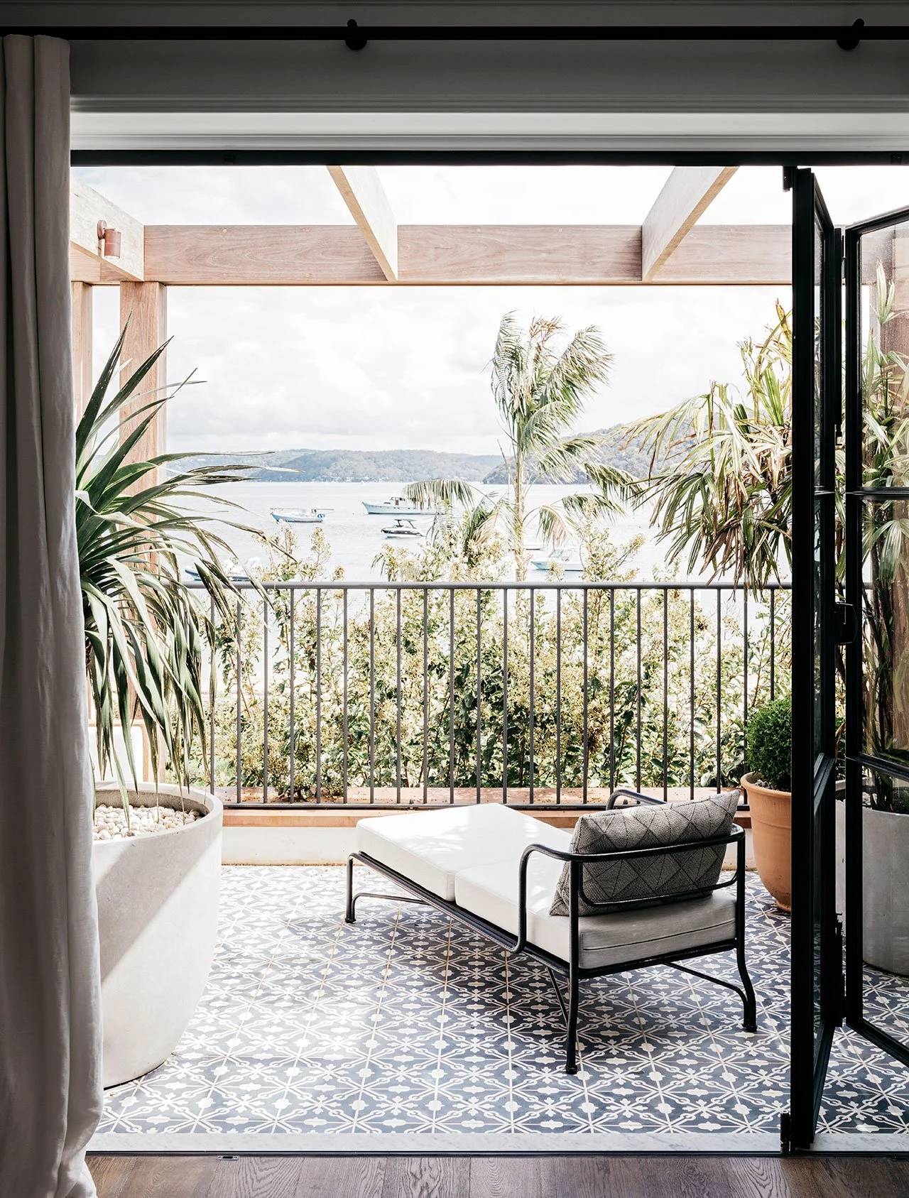 alexander-and-co-palm-beach-house-sydney-australia-15.jpg