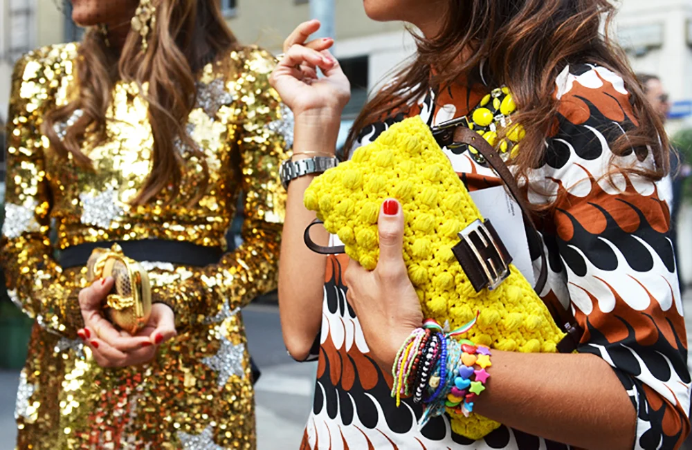 street-style-summer-arm-party-plastic-friendship-bracelets-sequins-fashion3.jpg