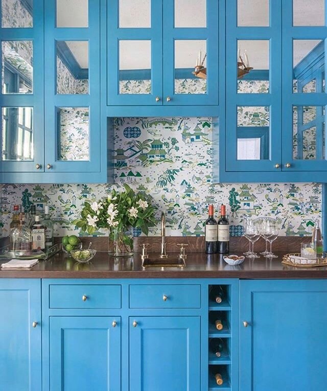 Chinoiserie wallpaper and mirrored cabinet mini bar heaven by @megbraffdesigns 💕✨✨✨