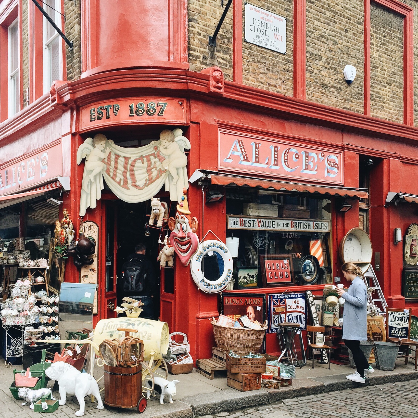 Alice's Antiques on Portobello Road 