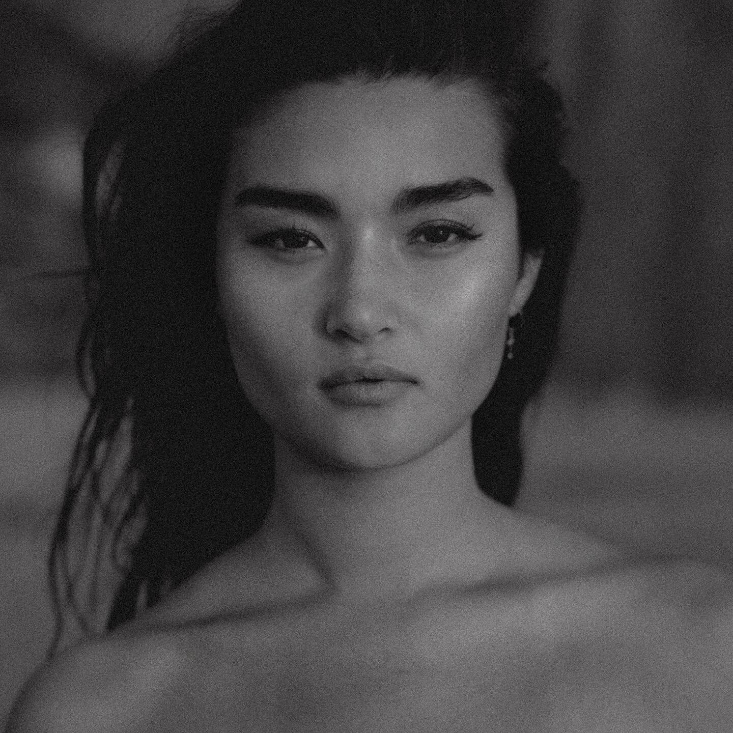 Not quite sure what&rsquo;s come over me but ever since editing the photos of Naya from Hawaii I&rsquo;ve become obsessed with black and whites. 

Normally I&rsquo;d never edit a black and white just because I&rsquo;m naturally too drawn to color but
