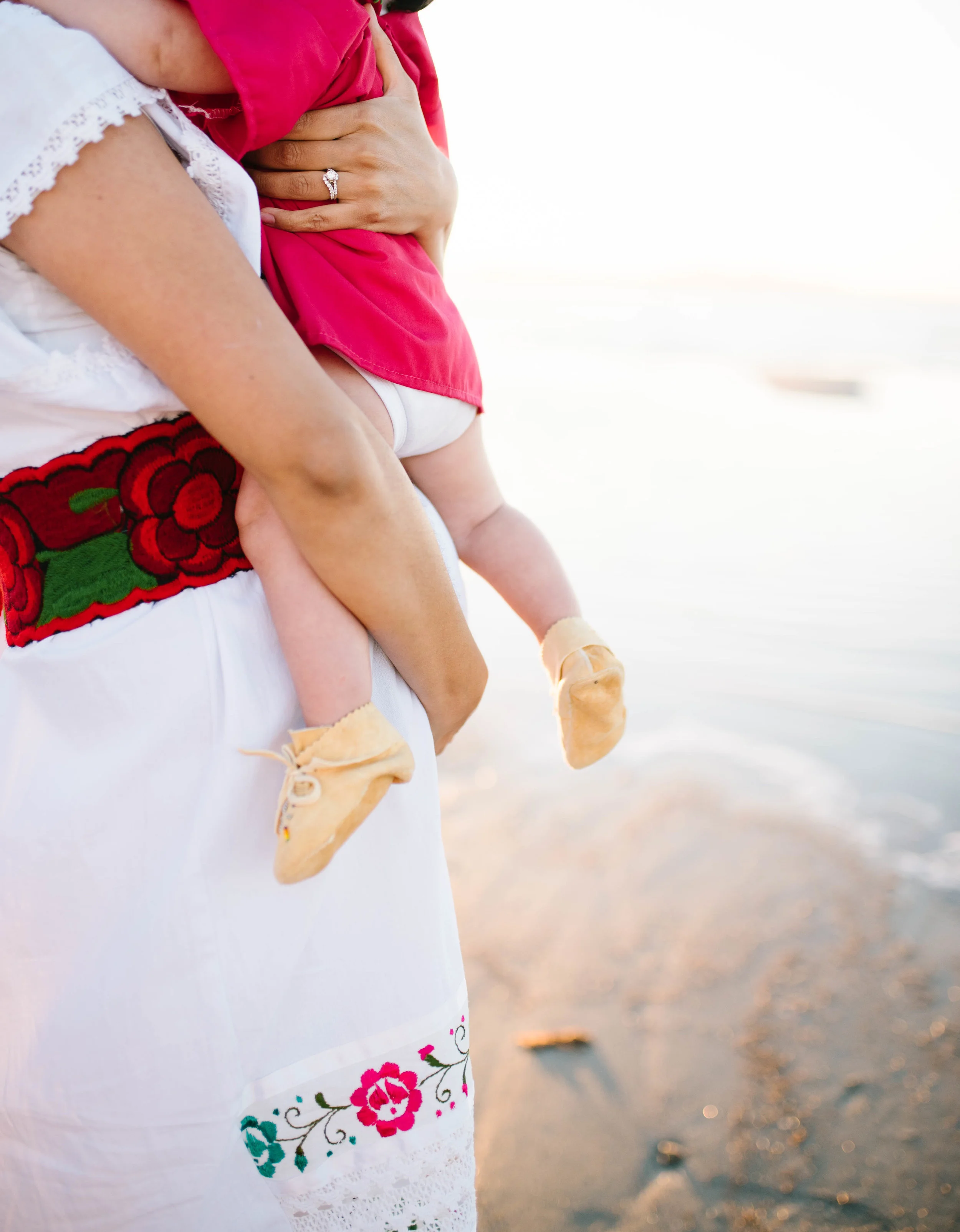 MOMMYANDMEINDIEMATERNITYSESSIONONTHEBEACH.jpg6.jpg