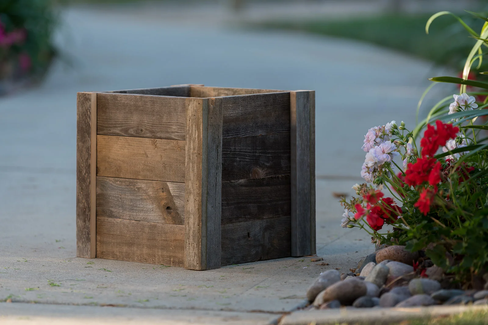 Royal-Reclaimed-Patio-Planters-1014.jpg