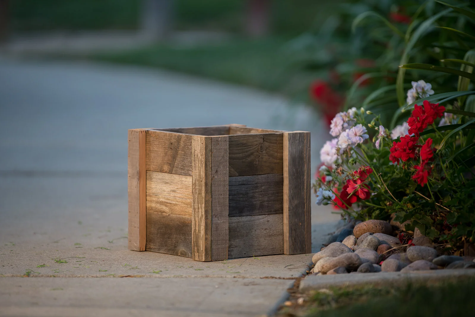 Royal-Reclaimed-Patio-Planters-1015.jpg