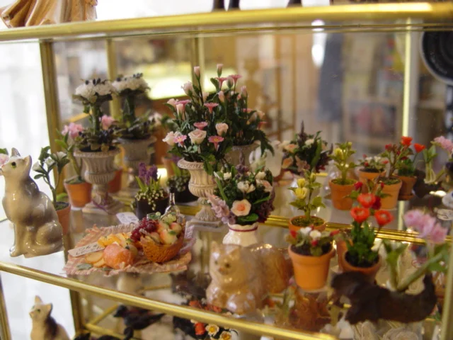 Dollhouse Miniatures Estate Sale 