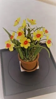 FS workshop daffodil pot.jpg